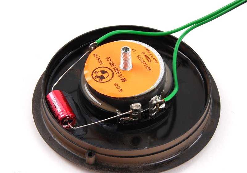Altavoz OEM 65138361380 para BMW E36 {316i CA1, CA2, CA7, BE1, BE2, BE12, BE21, BE22}. Original BMW. Color beige. Ideal para sistema estéreo de fábrica.