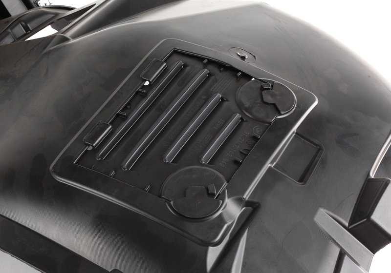 Tampa interior Ome Left Wheel 51718040101 para BMW E90, E91. BMW original.