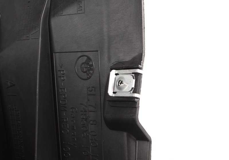 Tampa interior Ome Left Wheel 51718040101 para BMW E90, E91. BMW original.
