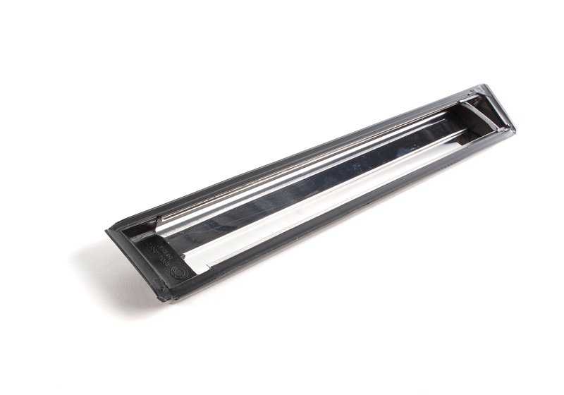 Moldura lateral delantera izquierda OEM 51131904453 para BMW E24. Recambio original BMW.