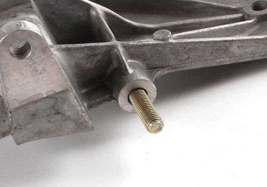 Soporte de alternador OEM 12311708343 para BMW E28, E24, E23. Original BMW.