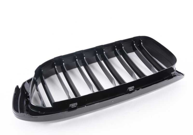 Rejilla embellecedora delantera derecha OEM 51138076042 para BMW F90 M5. Compatible con modelos fabricados entre 2017 y 2020. Original BMW.