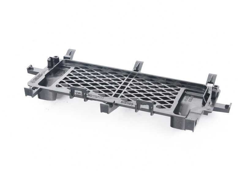 Soporte altavoz techo derecho OEM 65136951986 para BMW E91 (316d, 316i, 318d) todos los modelos compatibles. Pieza original BMW.