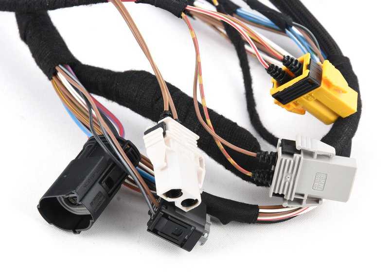 Cableado puerta del conductor OEM 61128362513 para BMW Serie 3 E36. Original BMW.
