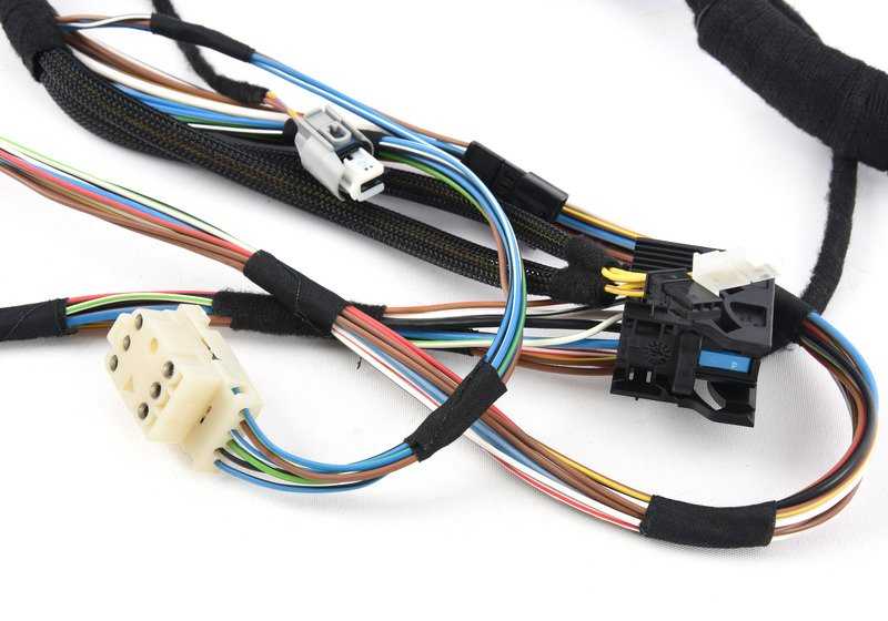 Cableado puerta del conductor OEM 61128362513 para BMW Serie 3 E36. Original BMW.