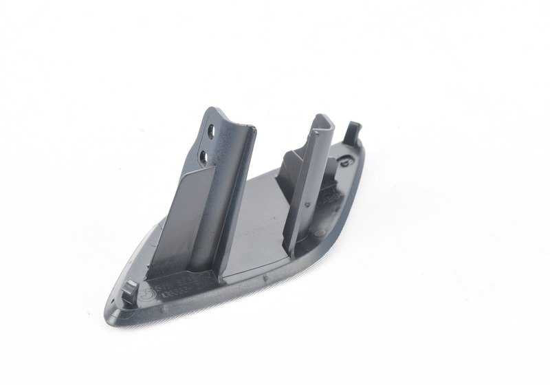 Tapa derecha para difusor de agua de faros OEM 51118068558 para BMW F87, F87N. Original BMW.