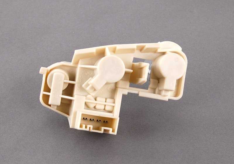 Portalámpara luz trasera tapa maletero OEM 63217183842 para BMW Serie 3 E90. Original BMW.