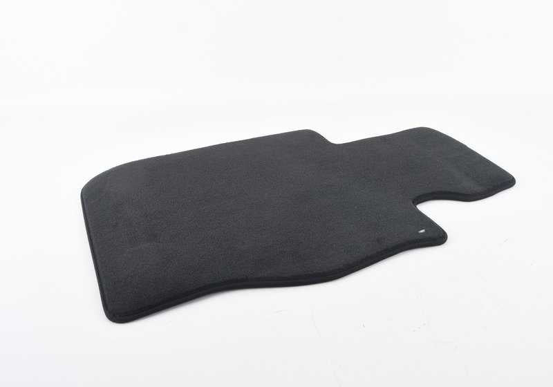 Alfombrilla de terciopelo lado conductor OEM 51477265496 para BMW E90, E91. Original BMW.