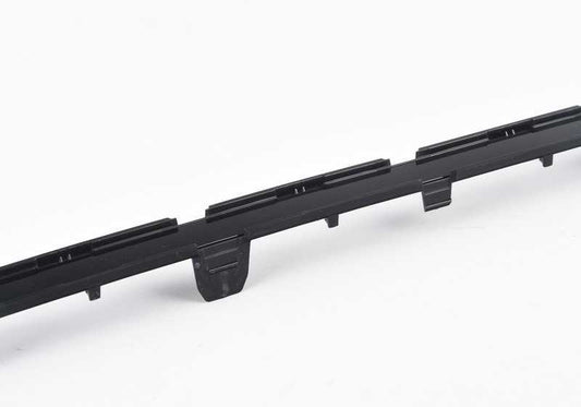 Embellecedor trasero parachoques OEM 51127377166 para BMW G11 y G12 (725d, 730d, 730d xDrive, 730i, 740d xDrive). Compatible con modelos fabricados entre 2015 y 2019. Original BMW.