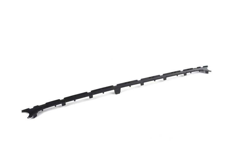 Embellecedor trasero parachoques OEM 51127377166 para BMW G11 y G12 (725d, 730d, 730d xDrive, 730i, 740d xDrive). Compatible con modelos fabricados entre 2015 y 2019. Original BMW.