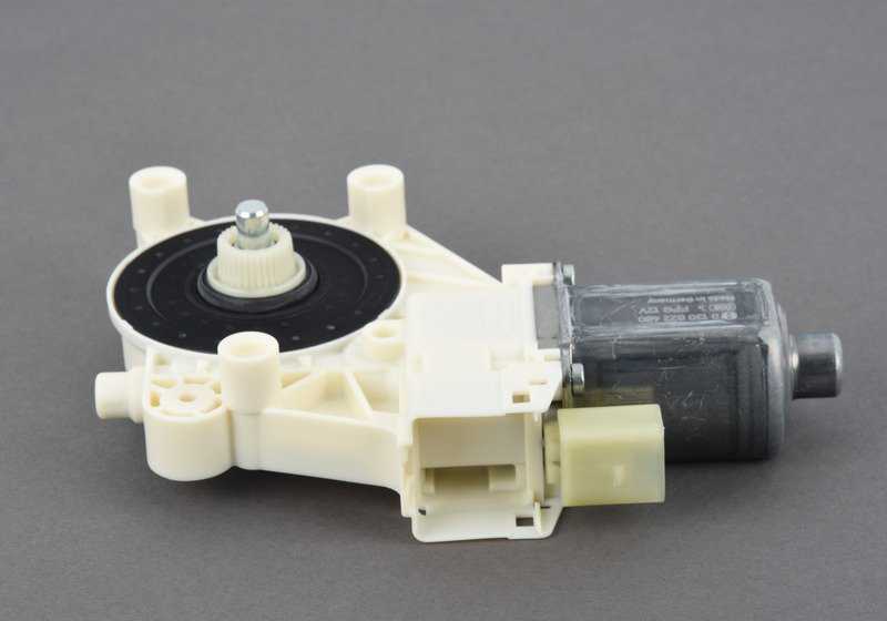 Motor elevalunas trasero izquierdo OEM 67627198173 para BMW Serie 3 E93, E93N. Original BMW.