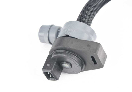 Válvula de ventilación del depósito con tubo OEM 13907847243 para BMW F10 M5, F06 M6, F12 M6, F13 M6. Compatible con motores S63T (cambio manual). Original BMW.