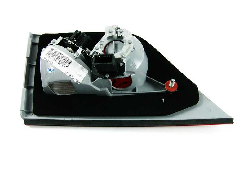 Piloto trasero izquierdo del portón OEM 63213420205 para BMW X3 E83. Original BMW.