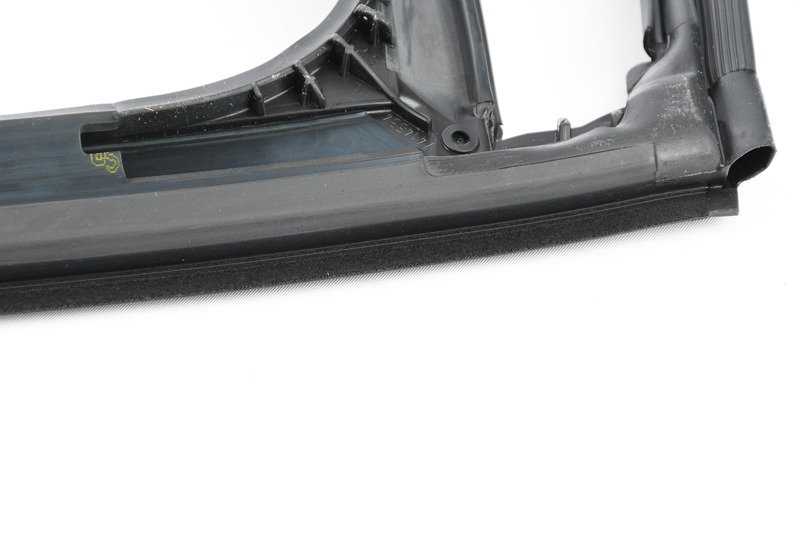 Guía de ventanilla puerta trasera derecha OEM 51357414534 para BMW F30 (316d, 316i, 318d). Original BMW.