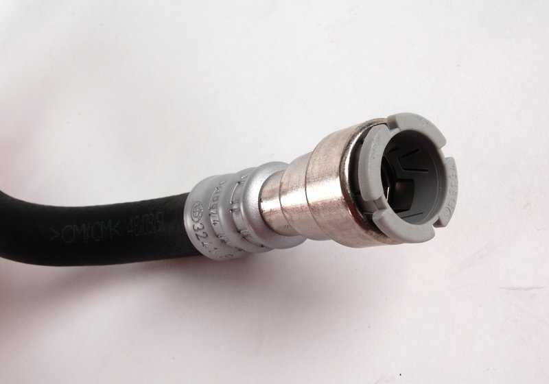 Pipe di ritorno del radiatore per BMW 1 E82, serie E88, serie 3 E90, E91, E92, E93, X1 E84 (OEM 32416781458). BMW originale.