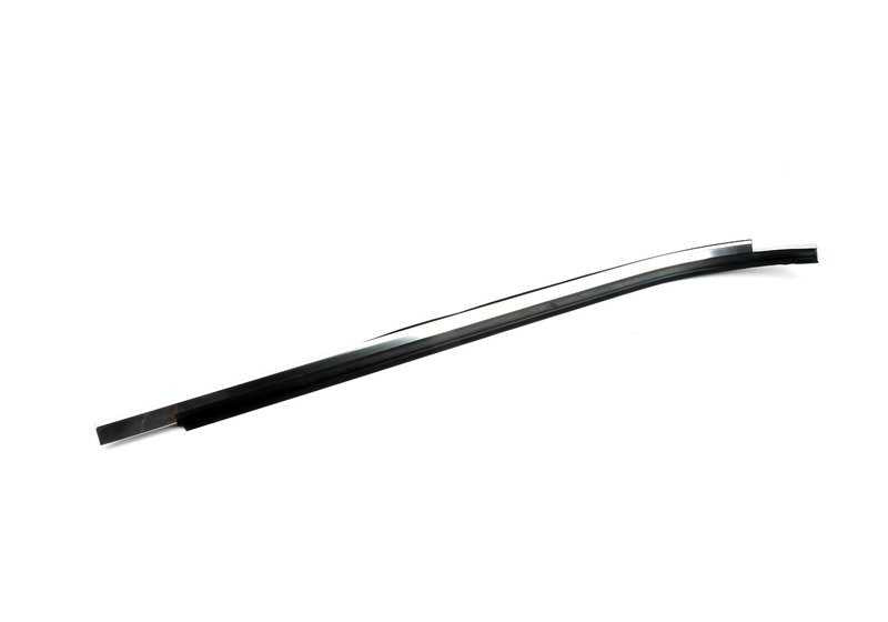 Burlete exterior ventanilla derecha OEM 51371871738 para BMW E24. Pieza original BMW.