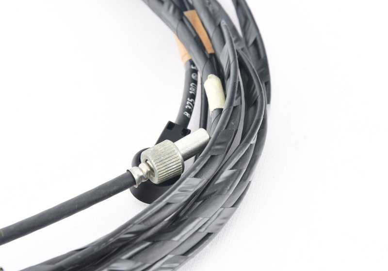 Cable de antena OEM 65258375180 para BMW E36 (316i, 318is). Compatible con versiones manuales y automáticas. Longitud 4650mm. Original BMW.