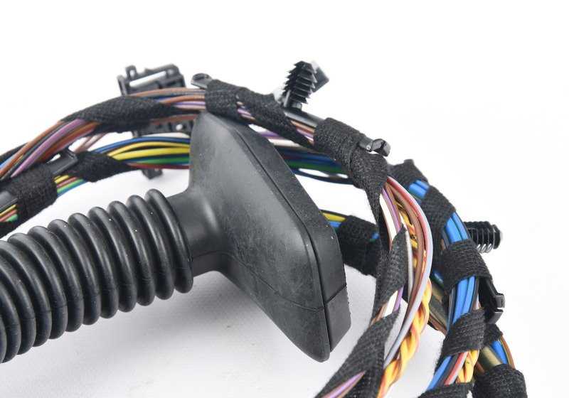 Fiação da porta traseira OEM 61126938226 para BMW 3 E90 Series, e90n, e91, e91n. Arnês elétrico BMW original. Ideal para reparar ou substituir a fiação danificada da porta traseira.