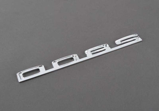 Emblema "2800" OEM 51141803550 para BMW E3, E9, E12, E23, E24, E26, E28, E30, E32, E34, E38, E39, E46, E31, E53, Z1, Z3. Original BMW.