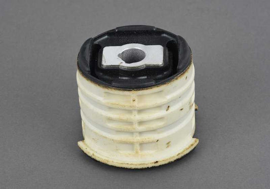 Silentblock trasero OEM 33316792511 para BMW F22, F30. Compatible con modelos 316d, 316i, M235i xDrive. Repuesto original BMW. Ideal para solucionar ruidos o vibraciones en la suspensión trasera.