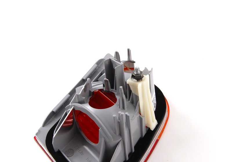 Piloto traseiro direito OEM 63216907946 para BMW E46 {316i AL11, AL12, AL21, AL22, AL51, AL55, AN72, AN82, AY11, AY15}. BMW original.