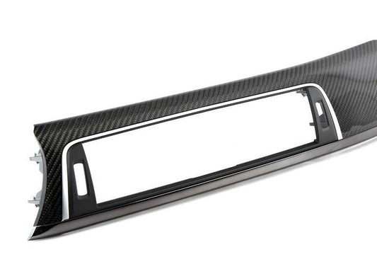 Embellecedor salpicadero fibra de carbono pasajero OEM 51458068609 para BMW F80, F82, F82N, F83, F83N. Original BMW.