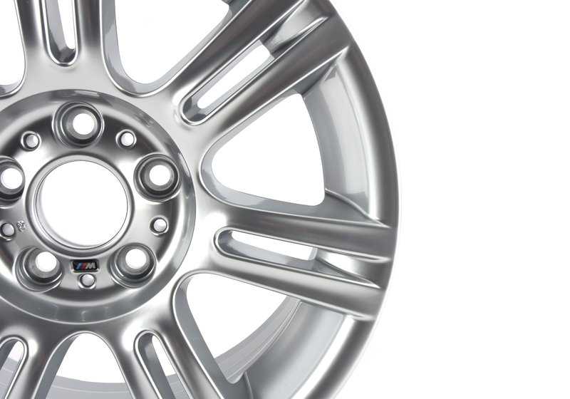 Llantas de aluminio M Doble Radio 194 OEM 36118036936 para BMW E90, E91, E92, E93. Llantas traseras de 17" originales BMW, diseño deportivo en plata. Compatibles con múltiples versiones Serie 3. Original BMW.