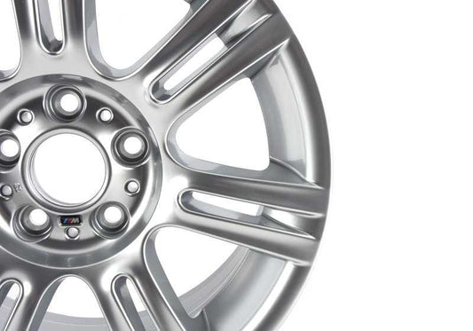 Pneus en aluminium M double radio 194 OEM 36118036936 pour BMW E90, E91, E92, E93. Pneus arrière de 17 "BMW d'origine, conception sportive en argent. Compatible avec plusieurs versions série 3. BMW original.