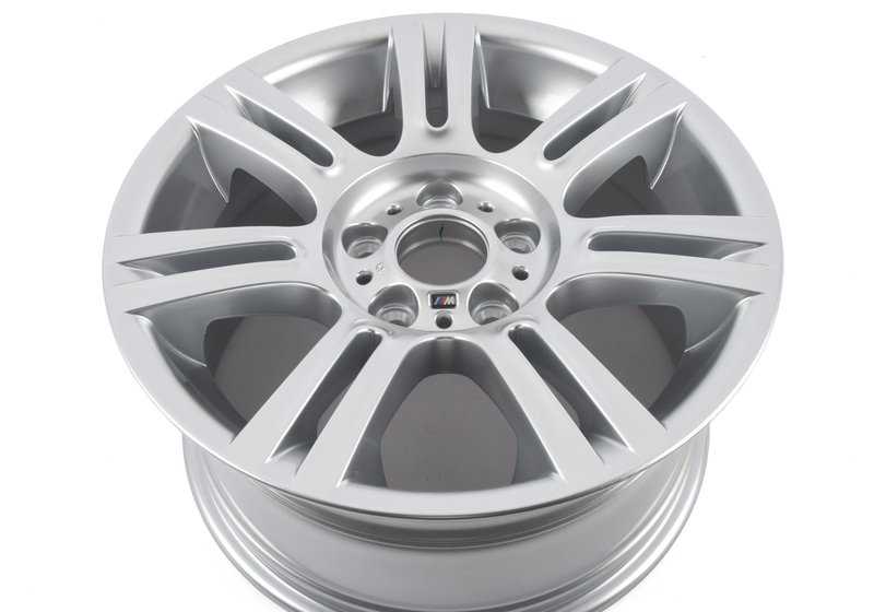 Llantas de aluminio M Doble Radio 194 OEM 36118036936 para BMW E90, E91, E92, E93. Llantas traseras de 17" originales BMW, diseño deportivo en plata. Compatibles con múltiples versiones Serie 3. Original BMW.