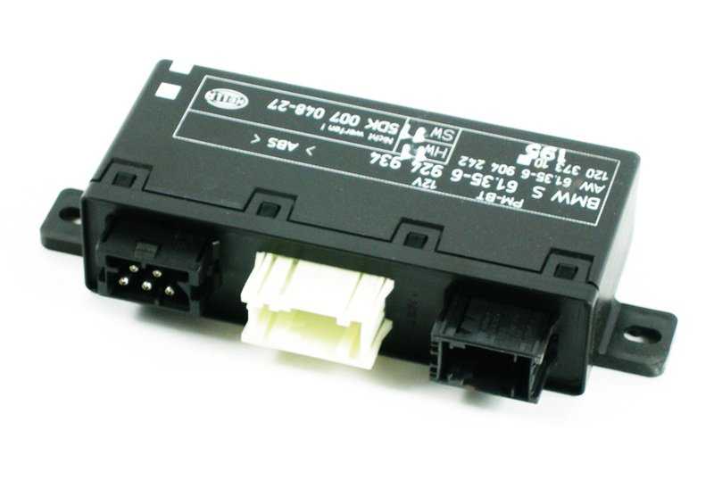 Módulo de puerta acompañante OEM 61356904242 para BMW E39. Control original de elevalunas y cierres en puerta del copiloto. Compatible con todos los acabados del BMW E39. Pieza original BMW.