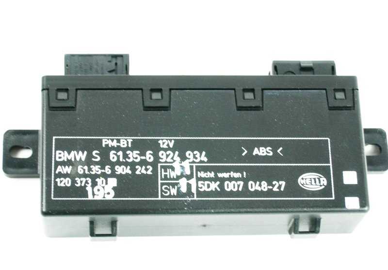 Módulo de puerta acompañante OEM 61356904242 para BMW E39. Control original de elevalunas y cierres en puerta del copiloto. Compatible con todos los acabados del BMW E39. Pieza original BMW.
