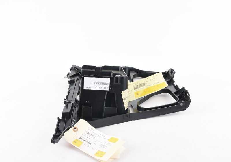 Guía soporte lateral derecho paragolpes OEM 51127202670 para BMW E91. Original BMW.