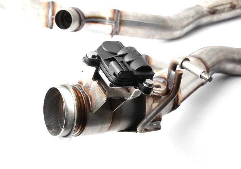 Silencioso trasero de titanio M Performance OEM 18302357917 para BMW F80, F80N, F82, F82N, F83, F83N. Escape deportivo original BMW.
