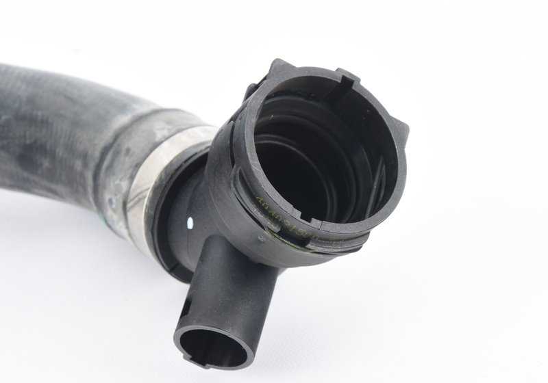 Tubo conector de refrigerante al termostato OEM 11537848370 para BMW X5 M F85 y X6 M F86. Original BMW.