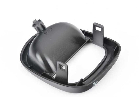 Embellecedor izquierdo del tirador del asiento OEM 52107408935 para MINI F54. Compatible con versiones Cooper y Cooper D (B38, B36, B47) con cambio manual o automático. Original MINI.