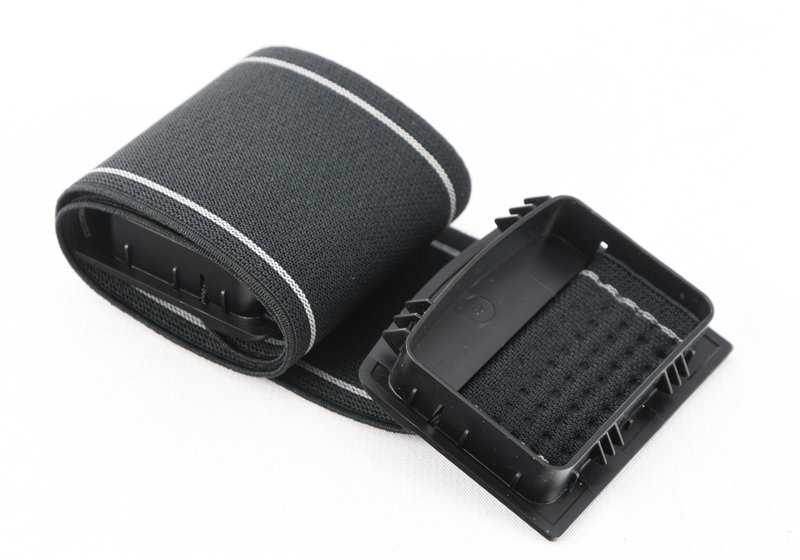 Correa de sujeción maletero OEM 51477289999 para BMW X3 F25 y X4 F26. Pieza original BMW. Ideal para fijar elementos en el maletero y parte del revestimiento lateral del maletero.