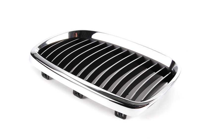 Rejilla decorativa cromada izquierda OEM 51137157277 para BMW E90, E92, E93 (incluye versiones M3). Original BMW.