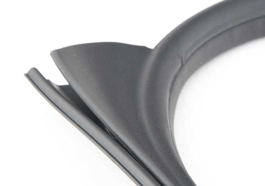 Protecteur de bord droit pour BMW 6 E63, E63N (OEM 51767899018). BMW d'origine