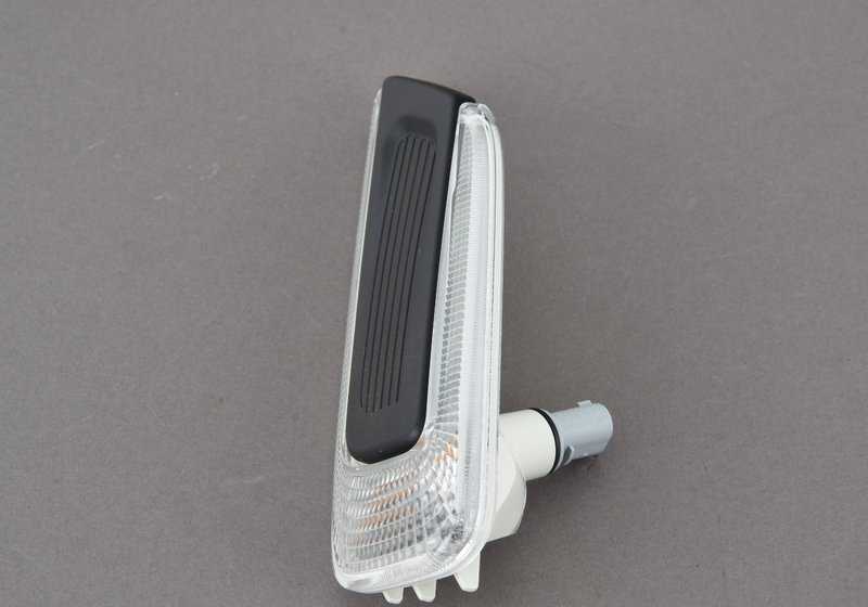 Intermitente lateral blanco izquierdo OEM 63137358465 para MINI F54 (todos los modelos: Cooper JZ31, JZ32, LN31, LN32, LN41, LN42, LN61, LV31, LV32, XJ31). Original MINI.