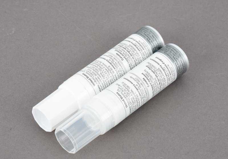 Jet Black Touch Up Paint 2x12ml OEM 51910419746 para BMW {E46,E60,E61,E63,E64,E65,E66,E70,E71,E81,E82,E83,E84,E85,E87,E88,E90,E91,E92,E93,F01,F0 2,F07,F10,F11,F15,F16,F20,F21,F22,F25,F26,F30,F31,F32,F33,F34,F36,F80,F82,F83,G30,G31,X1