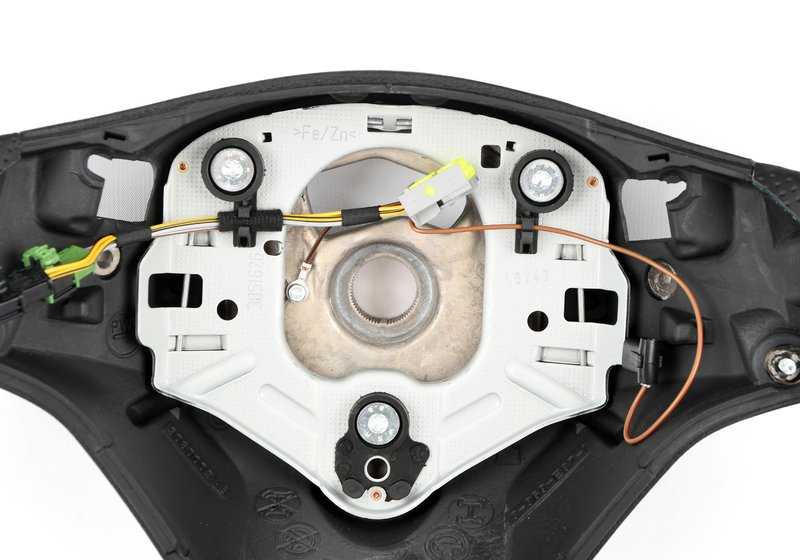 Volante deportivo con airbag de cuero OEM 32307839115 para BMW E81, E87, E82, E90, E92, E93, X1 E84... y más. Original BMW.