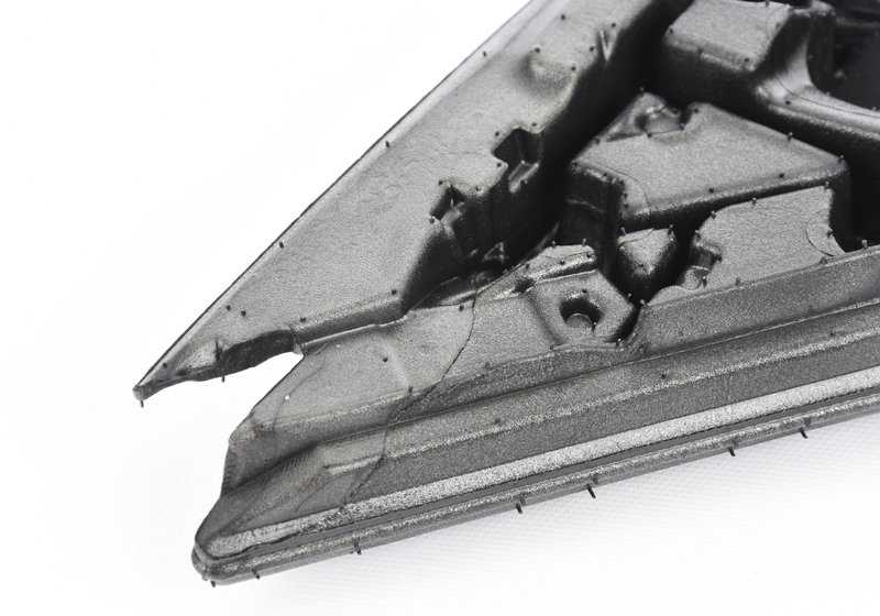 Junta de triángulo del retrovisor exterior izquierdo OEM 51338062243 para BMW F80, F82, F83. Original BMW.