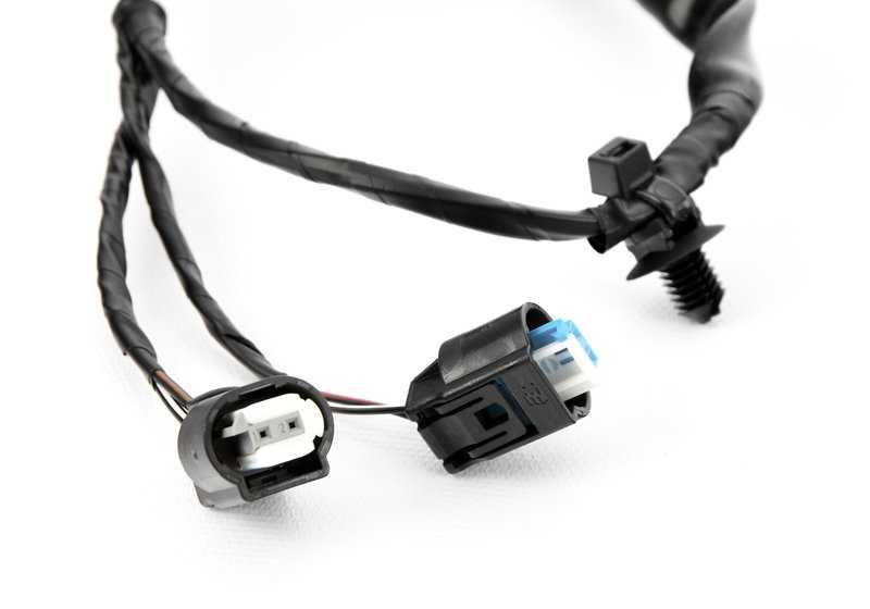 Cableado dirección activa OEM 61129186558 para BMW E82, E88, E90N, E91N, E92, E92N, E93, E93N. Repuesto original BMW.