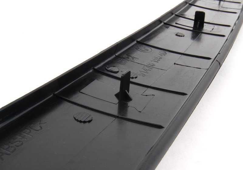 Revestimiento superior interior de la puerta trasera para BMW E39 (OEM 51498215301). Original BMW.