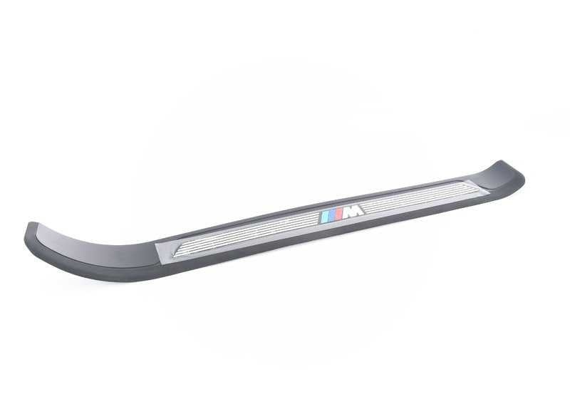 Embellecedor entrada puerta delantera derecha OEM 51472695662 para BMW E39 (todos los modelos compatibles). Original BMW.