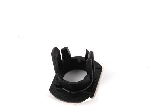 Soporte sensor de aparcamiento trasero izquierdo OEM 51127118197 para BMW E90. Compatible con modelos: 316i, 318d. Original BMW.