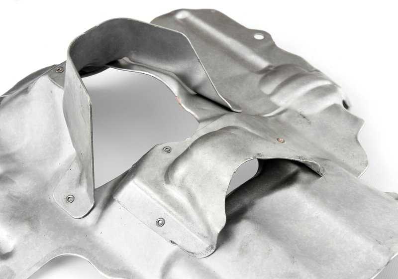 Protezione termica per BMW F07, F10, F11, F12, F13, F01, F02, E70N, E71, E72 (OEM 11657577004). BMW originale