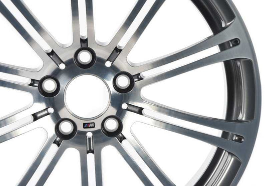 Llanta original BMW 19" M Doble Radio 220 plateada OEM 36112283555 para BMW E90, E92, E93 M3. Delantera 8,5x19 ET29. Compatible con sensores RDC. Original BMW.