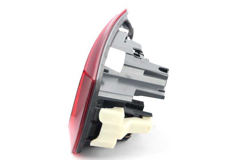 Piloto trasero izquierdo Black Line OEM 63217456523 para BMW F30, F31, F80. Compatible con versiones 320i, 328i, 328d y xDrive. Original BMW.