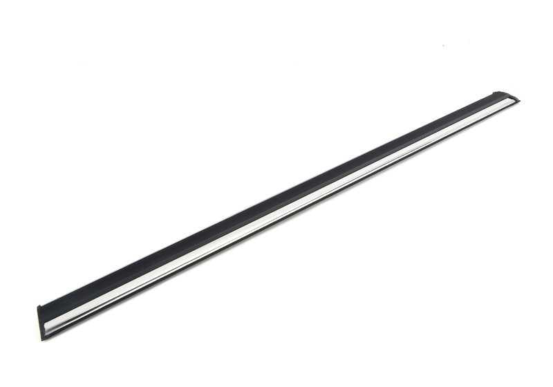 Moldura lateral puerta trasera izquierda OEM 51131808981 para BMW E12 (todos los modelos compatibles). Original BMW.